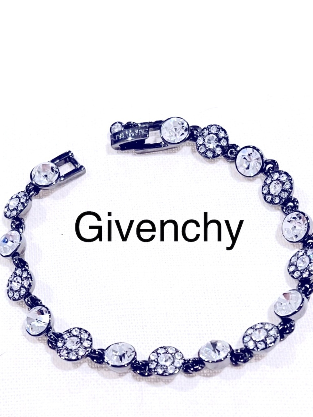 💎Authentic vintage Givenchy
Crystal Stone Link Flex
Bracelet